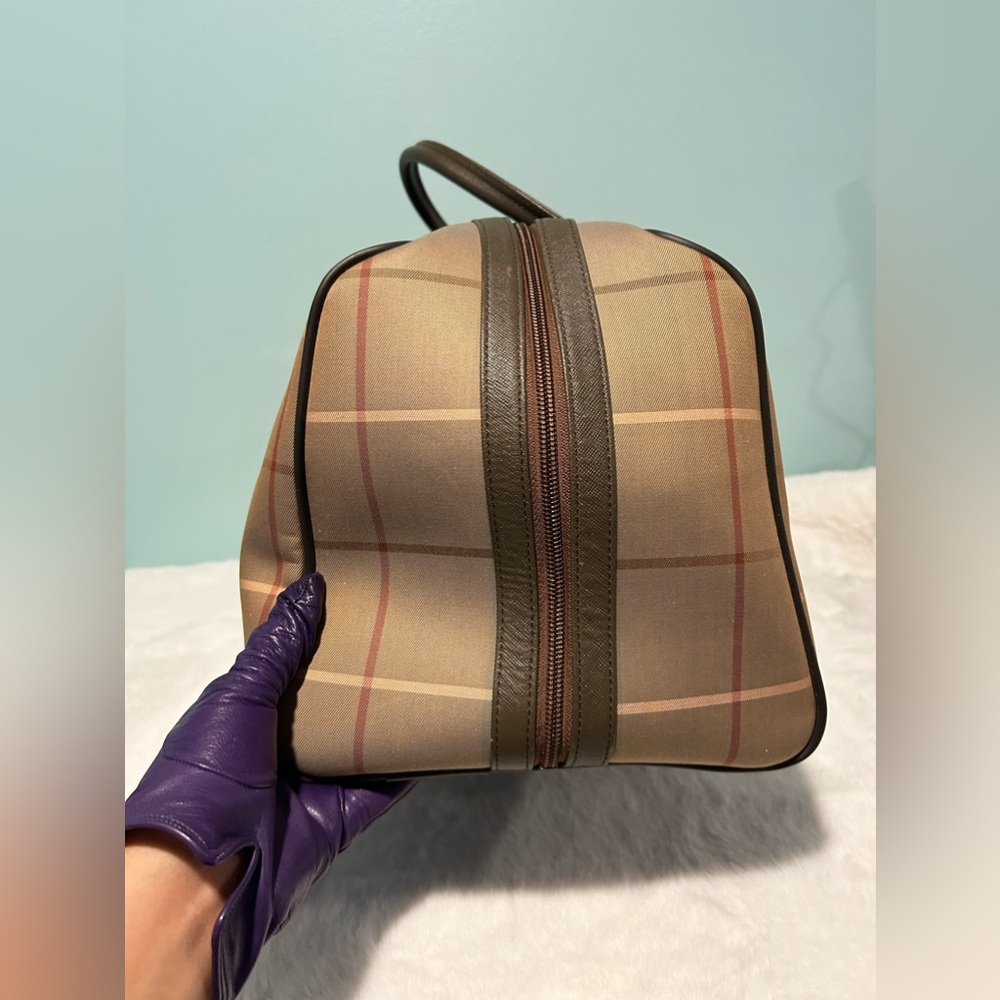 Burberry Nova Plaid Travel Bag 40cm. Authentic and Pre-owned. Great condition. - Picture 8 of 9